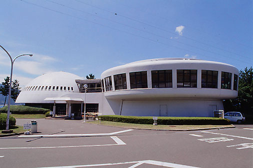 電気の生産地でもある美浜。自然と調和するための工夫を知ることが出来ます。